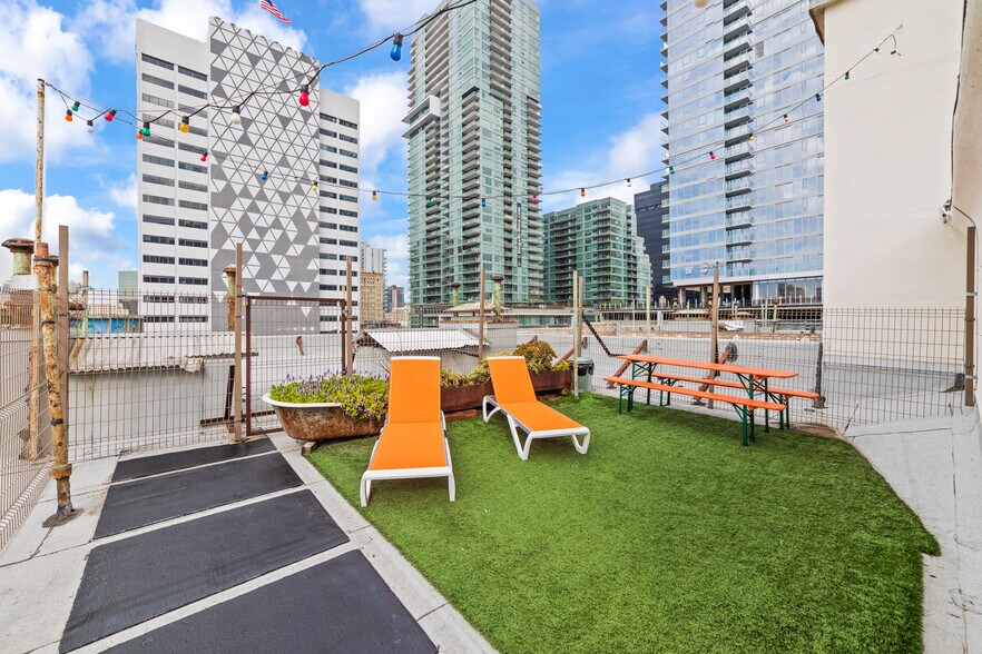 950 9th Ave, San Diego, CA à vendre - Photo du bâtiment - Image 2 de 25