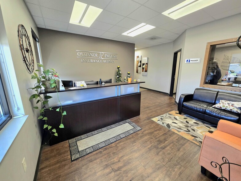 1545 Associates Dr, Dubuque, IA for lease - Building Photo - Image 2 of 21