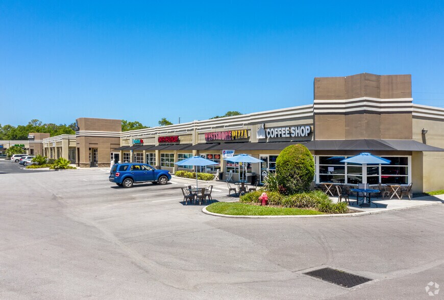 3690 E Bay Dr, Largo, FL à louer - Photo du bâtiment - Image 2 de 6