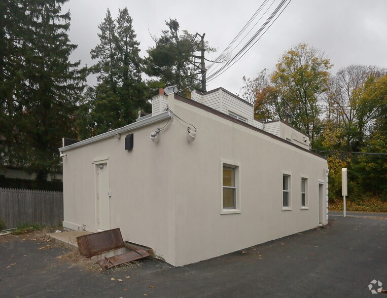 243 Roslyn Rd, Roslyn Heights, NY à louer - Photo du bâtiment - Image 2 de 2