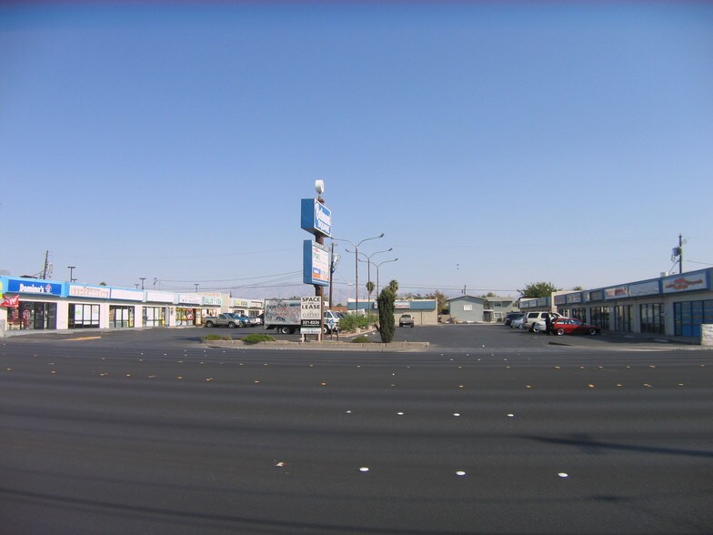 3100 E Lake Mead Blvd, North Las Vegas, NV à louer - Photo du bâtiment - Image 2 de 2