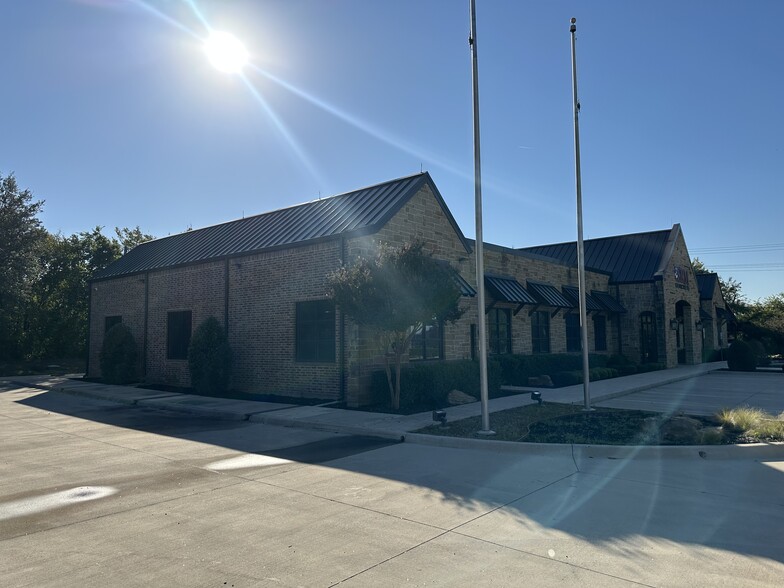 700 Katy Rd, Keller, TX for lease - Building Photo - Image 3 of 16