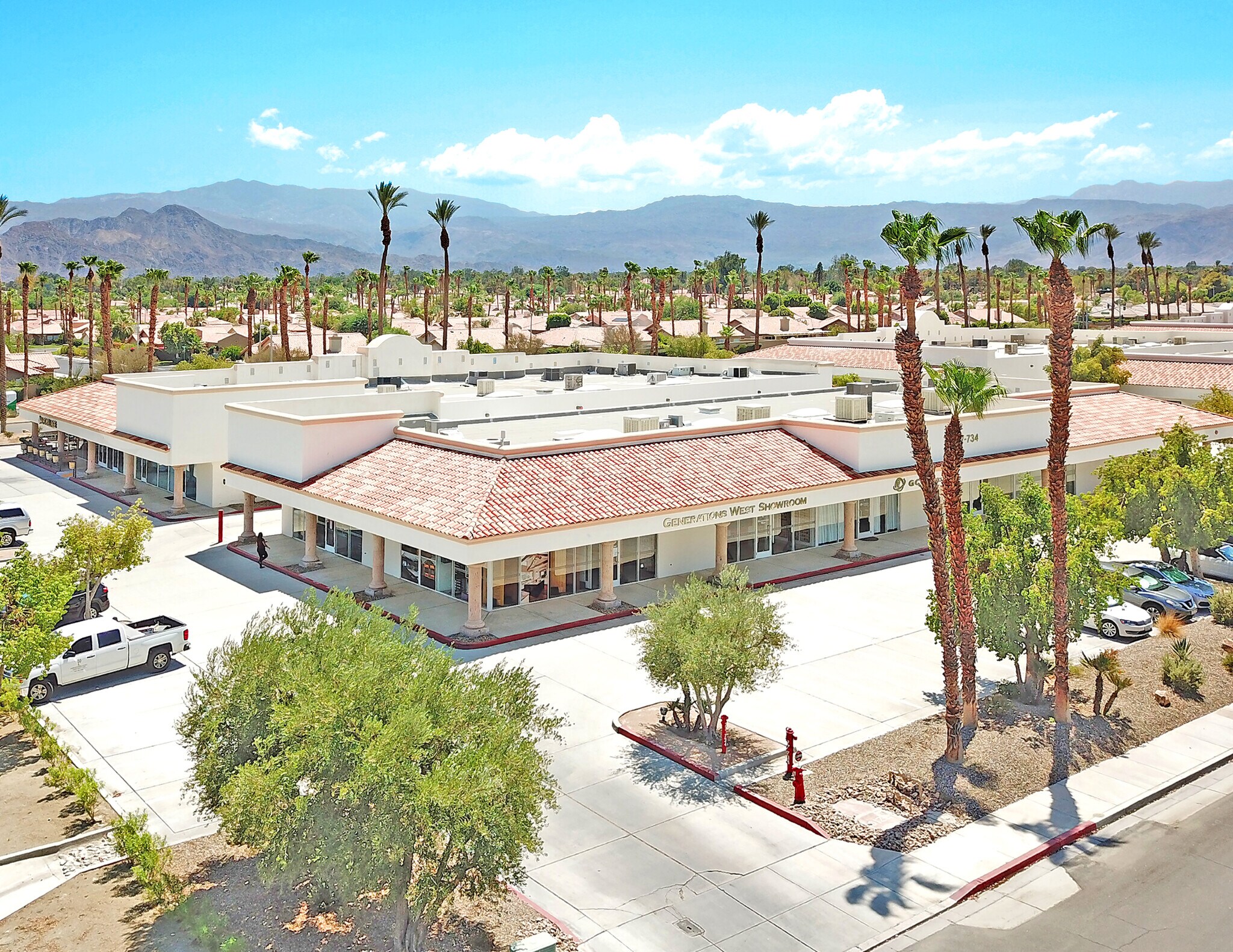 77734 Country Club Dr, Palm Desert, CA à louer Photo du bâtiment- Image 1 de 3