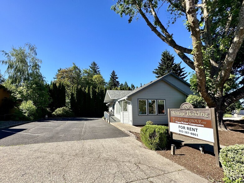 1579 Burns St, West Linn, OR à louer - Photo du bâtiment - Image 2 de 10