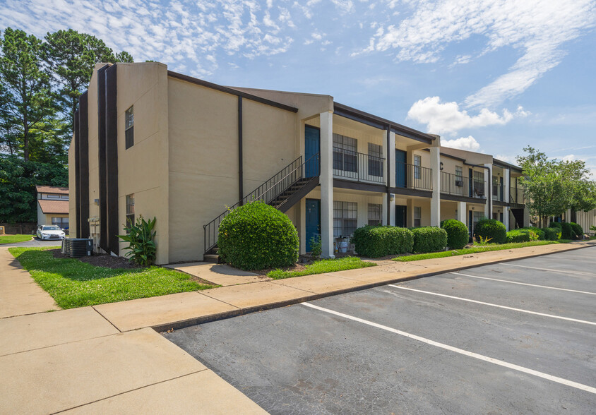 2354 Pine Cove Cir, Gainesville, GA for sale - Building Photo - Image 1 of 1