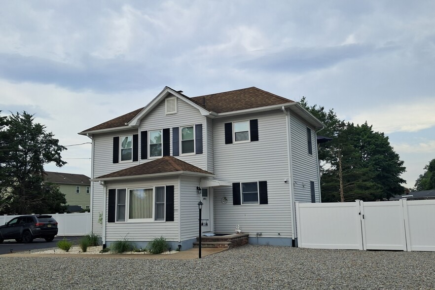 221 Chestnut St, Toms River, NJ à vendre - Photo du bâtiment - Image 2 de 26
