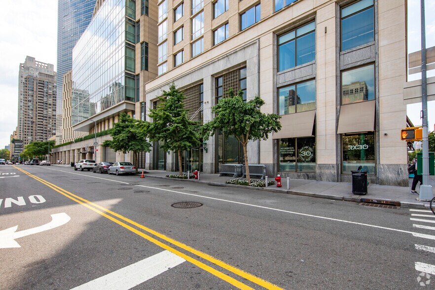 51 Amsterdam Ave, New York, NY à louer - Photo du bâtiment - Image 2 de 9