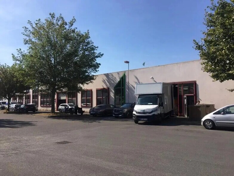 Industrial in Ivry-sur-Seine for lease - Building Photo - Image 1 of 4