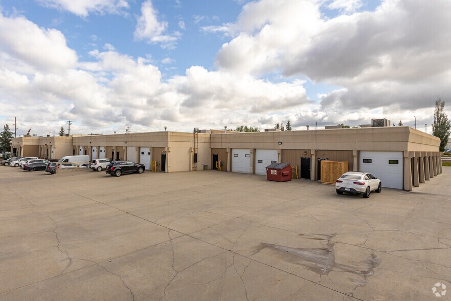 5206-5226 86th St NW, Edmonton, AB à louer - Photo du bâtiment - Image 2 de 2