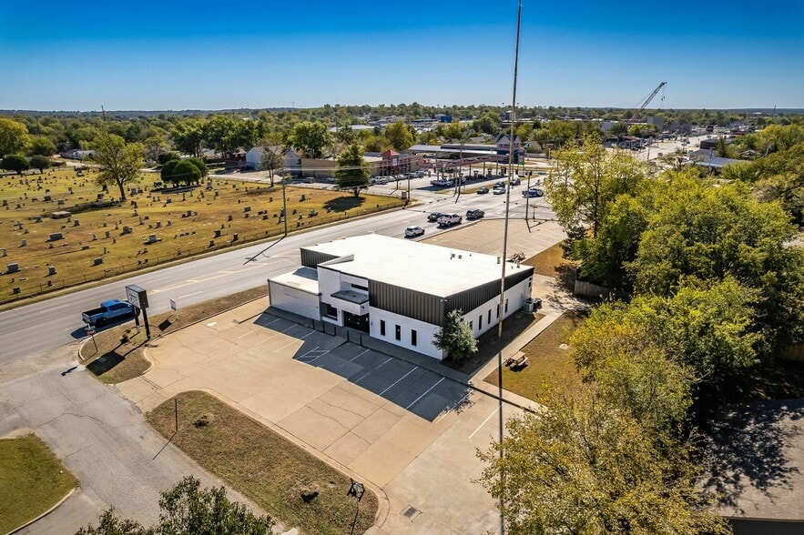 400 N Mission St, Sapulpa, OK à vendre - Photo du bâtiment - Image 2 de 5