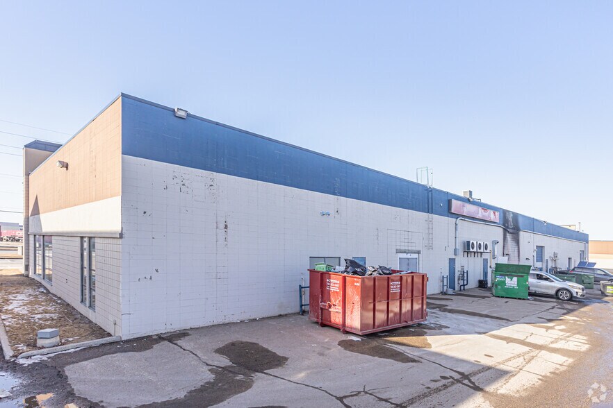 3811 99 St NW, Edmonton, AB à louer - Photo du bâtiment - Image 3 de 6