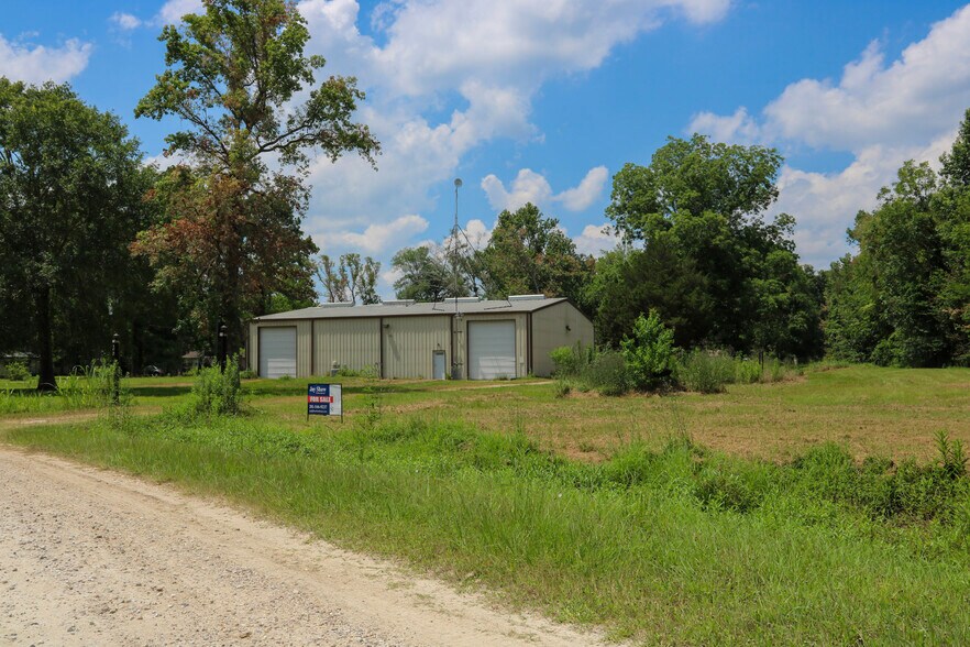 36 Private Road 6245, Dayton, TX à louer - Photo du bâtiment - Image 2 de 13