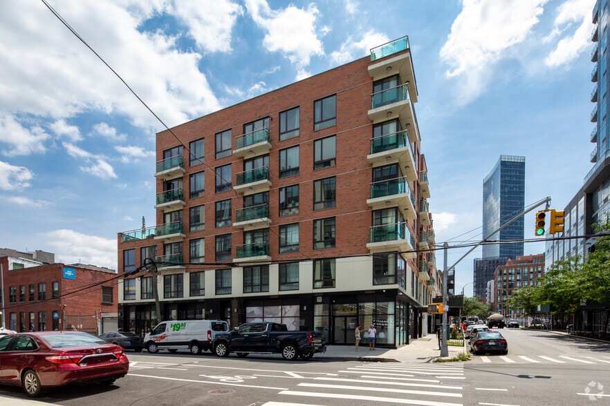 2301 41st Ave, Long Island City, NY for lease - Building Photo - Image 2 of 4