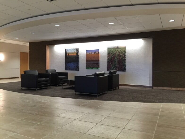 7660 Imperial Way, Allentown, PA for lease - Interior Photo - Image 2 of 15