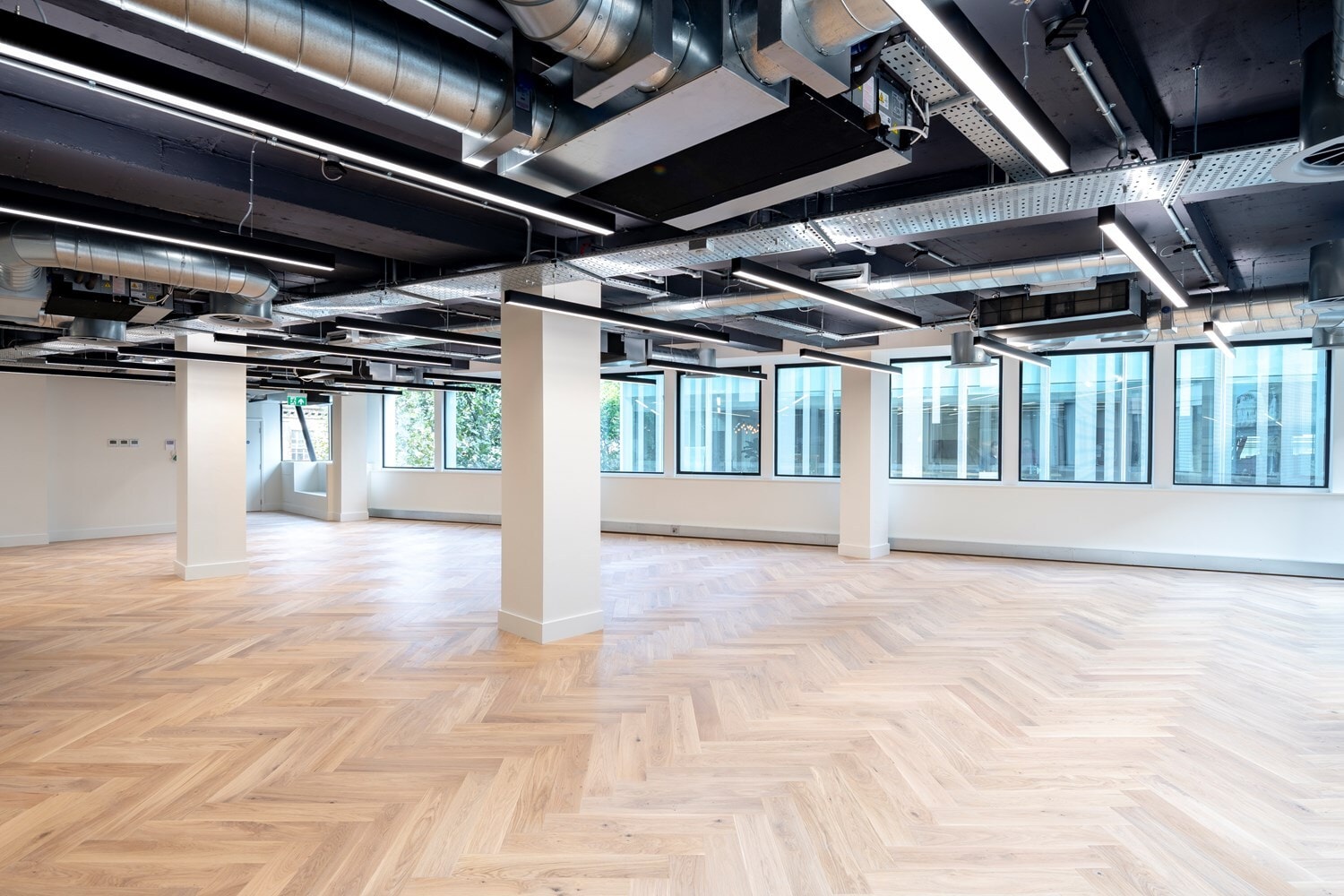 78 New Oxford St, Londres à louer Photo du bâtiment- Image 1 de 3