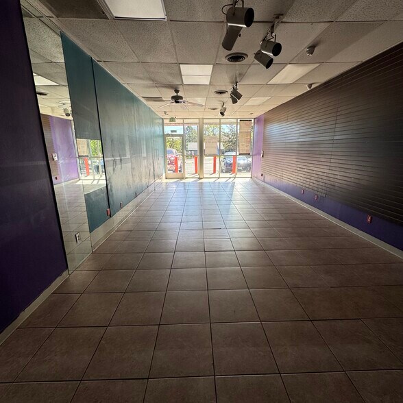 4307 S Lowell Blvd, Denver, CO à louer - Photo du bâtiment - Image 3 de 6