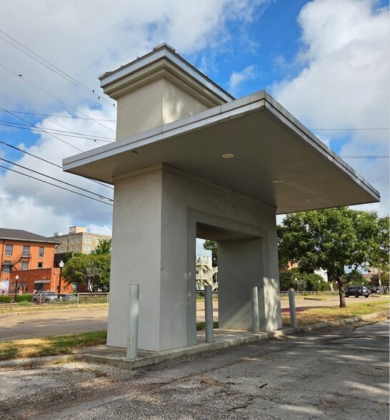 111 E 27th St, Bryan, TX for lease - Building Photo - Image 3 of 7