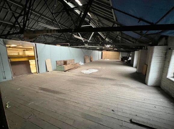 Bolton Rd, Bury for lease - Interior Photo - Image 3 of 26