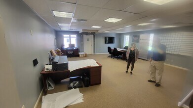 924 Old Harmony Rd, Newark, DE for lease Interior Photo- Image 1 of 4