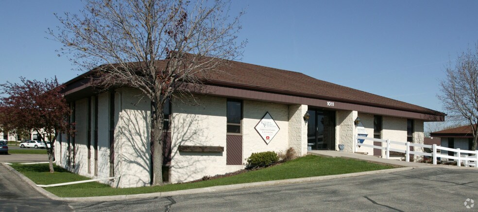 1011 N Lynndale Dr, Appleton, WI à louer - Photo du bâtiment - Image 1 de 1
