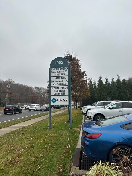 1092 W Jericho Tpke, Commack, NY à louer - Photo du bâtiment - Image 3 de 23