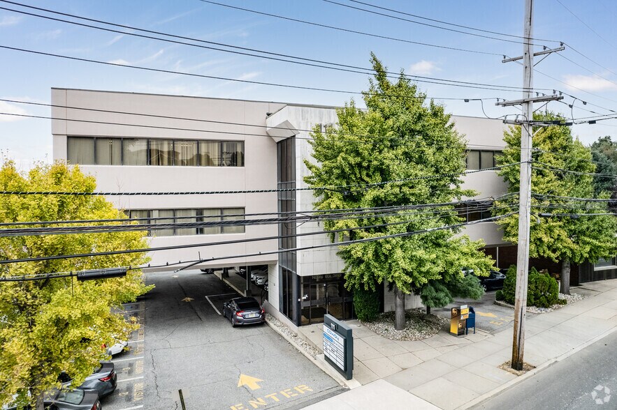 111 Grand Ave, Palisades Park, NJ à louer - Photo du bâtiment - Image 2 de 5