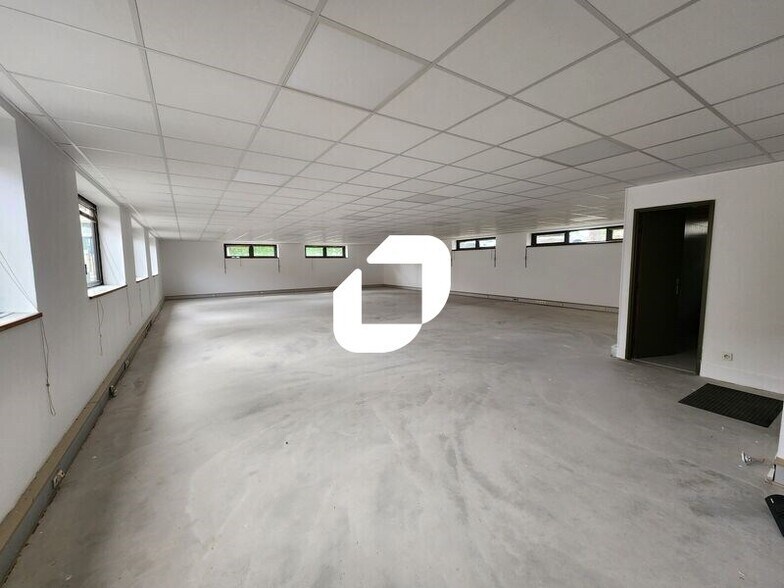 Office in Saint-Germain-en-Laye for lease - Interior Photo - Image 2 of 14