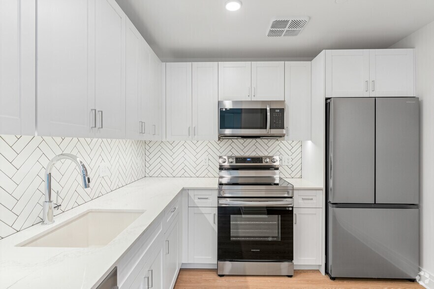 8605 Cameron St, Silver Spring, MD for lease - Interior Photo - Image 2 of 31