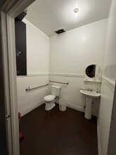 555 S Mt Vernon Ave, San Bernardino, CA for lease Interior Photo- Image 2 of 7