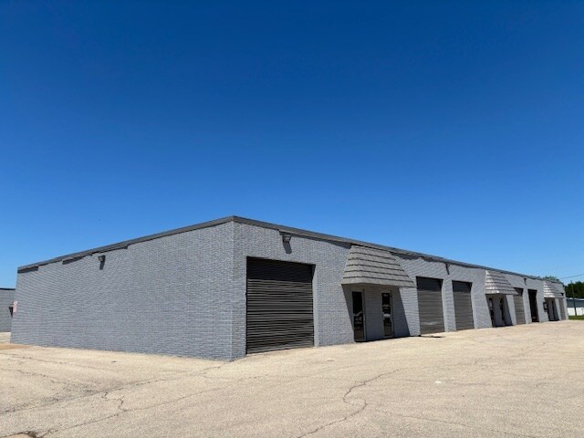 1251 Industrial Blvd, Plano, TX à louer - Photo du bâtiment - Image 2 de 2