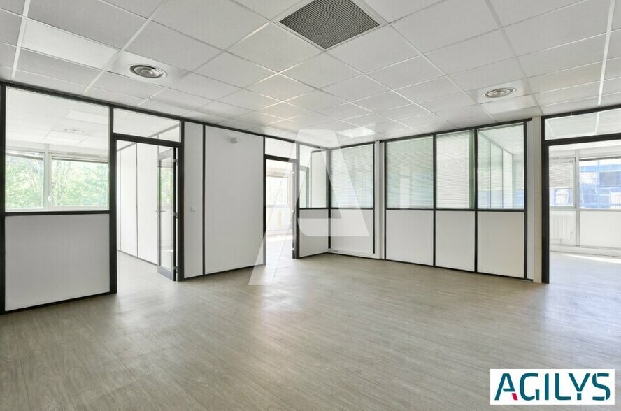3-7 Avenue Des Frères Lumiers, Villiers-sur-Marne for lease - Interior Photo - Image 1 of 8