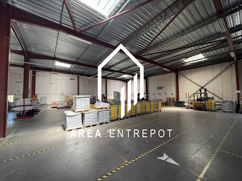 Industrial in Marseille for lease - Interior Photo - Image 1 of 4