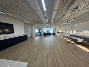 1 Research Dr, Westborough, MA à louer Photo intérieure- Image 2 de 16