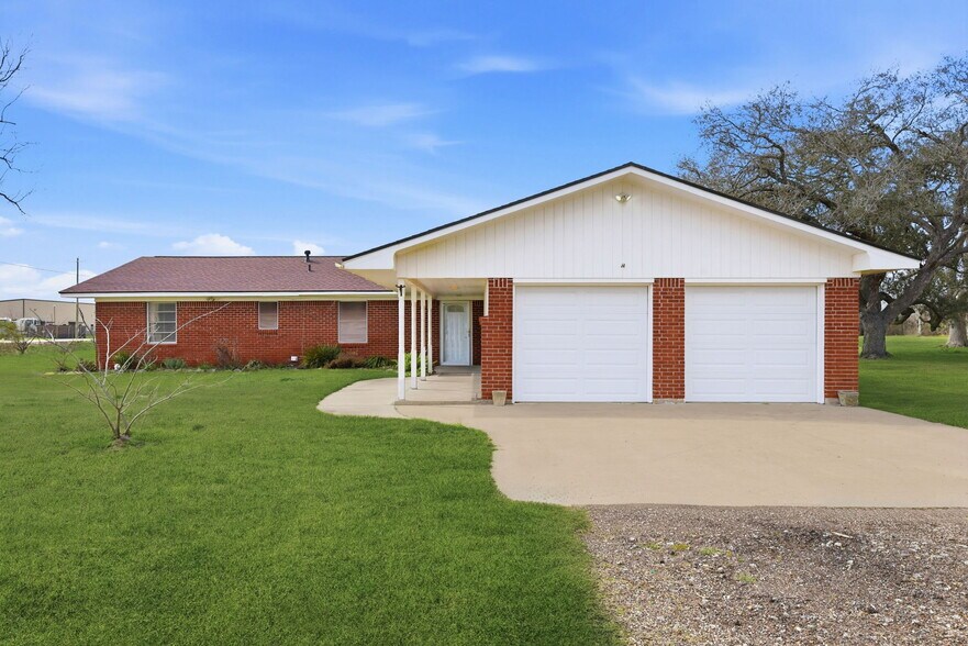 1839 Henderson rd, Angleton, TX à vendre - Photo du bâtiment - Image 3 de 41