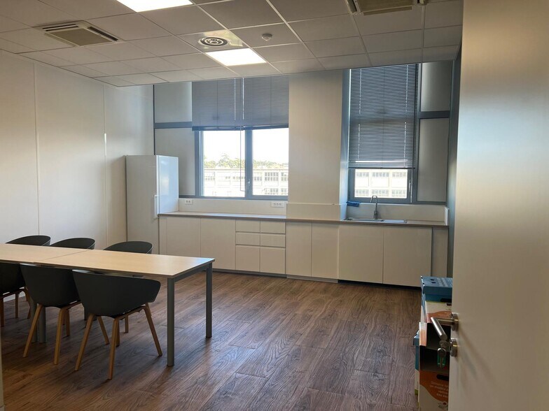 Bureau dans Marseille à louer - Photo du bâtiment - Image 2 de 9