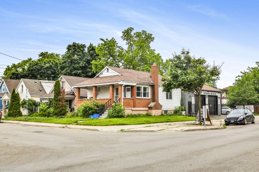 62 E 33rd St, Hamilton, ON à vendre - Photo du bâtiment - Image 3 de 6