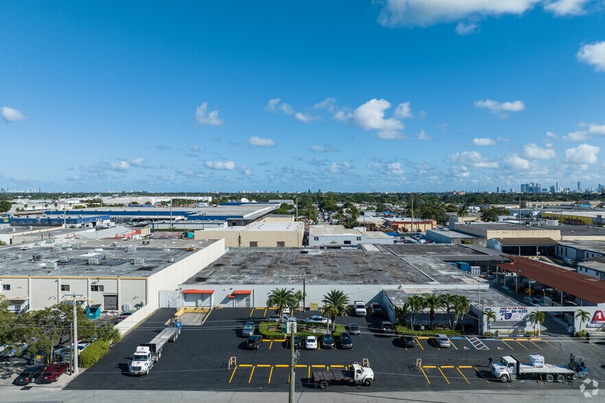 6865 NW 36th Ave, Miami, FL à louer - Photo du bâtiment - Image 2 de 11