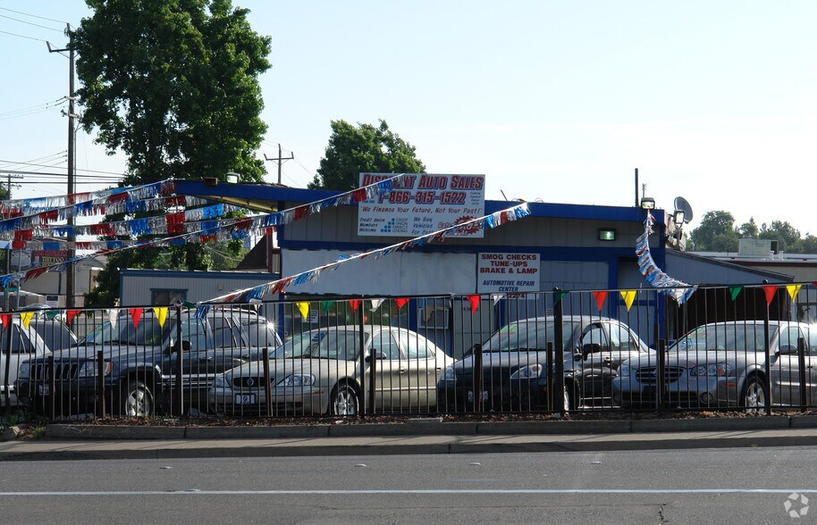 5900 Auburn Blvd, Citrus Heights, CA à louer - Photo du bâtiment - Image 2 de 5