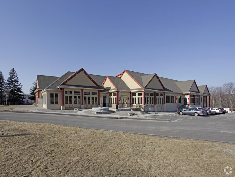 123-125 S Main St, Newtown, CT à louer - Photo principale - Image 1 de 2