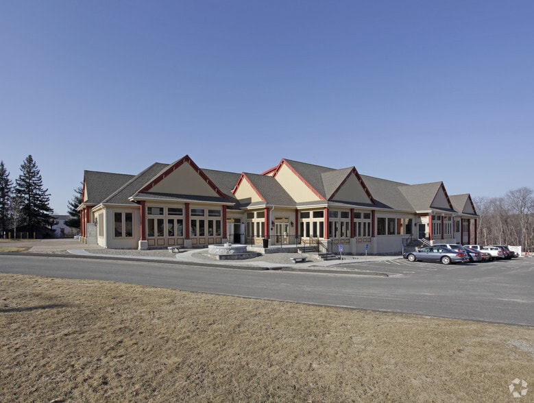 123-125 S Main St, Newtown, CT for lease - Primary Photo - Image 1 of 2