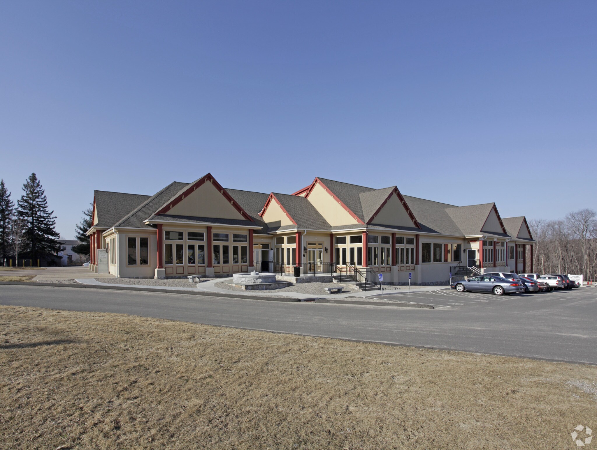 123-125 S Main St, Newtown, CT à louer Photo principale- Image 1 de 3