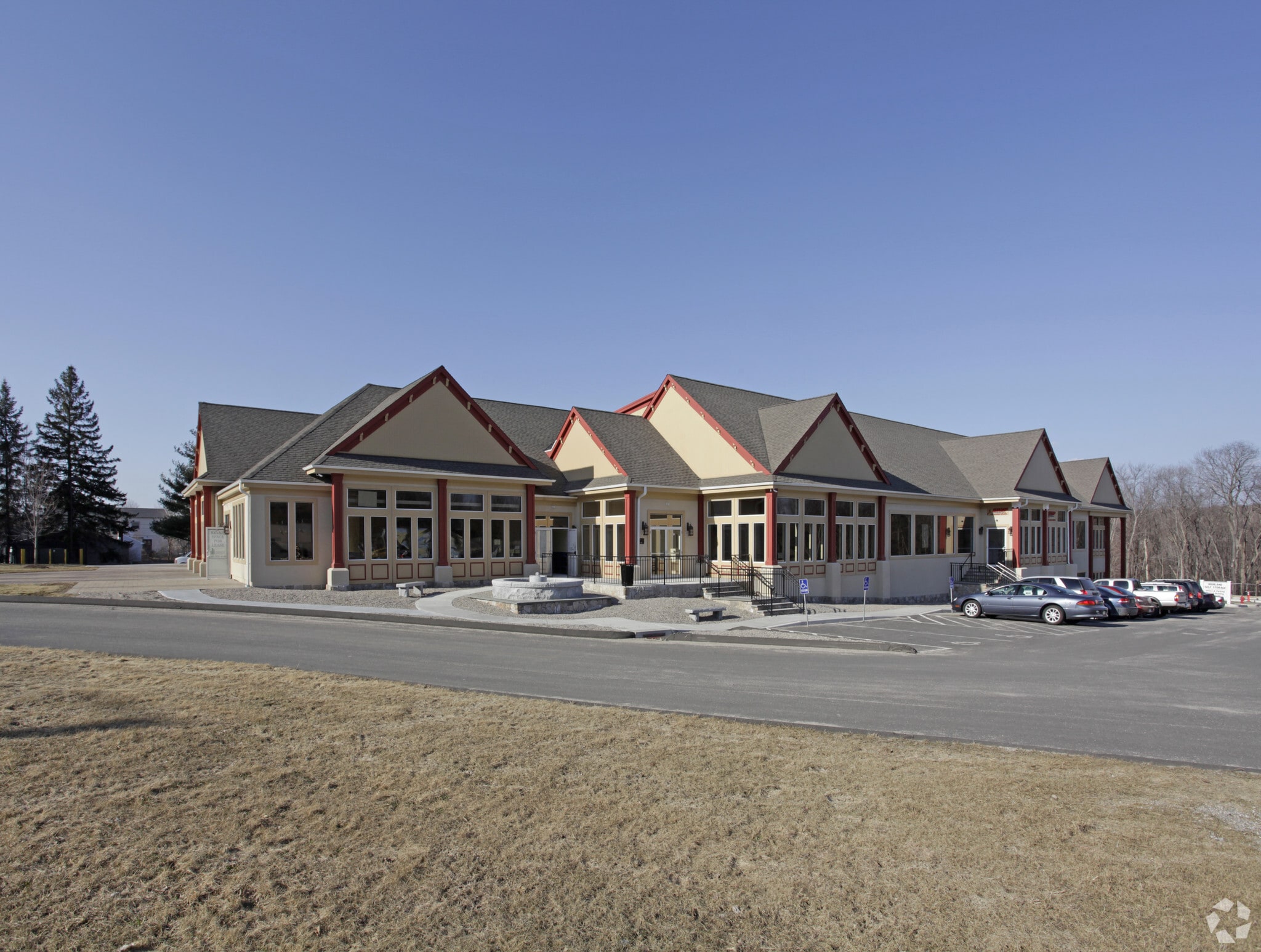 123-125 S Main St, Newtown, CT for lease Primary Photo- Image 1 of 3