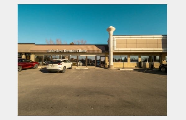 Plus de détails pour 1111 Mayor Magrath Dr S, Lethbridge, AB - Commerce de détail à louer