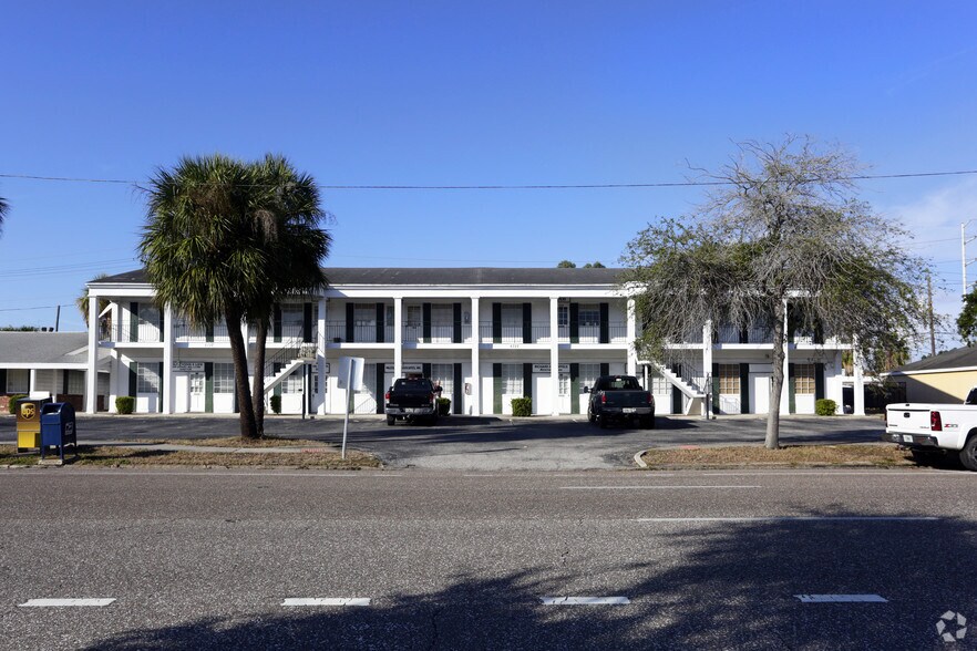 6727 1st Ave S, Saint Petersburg, FL à louer - Photo du bâtiment - Image 2 de 4