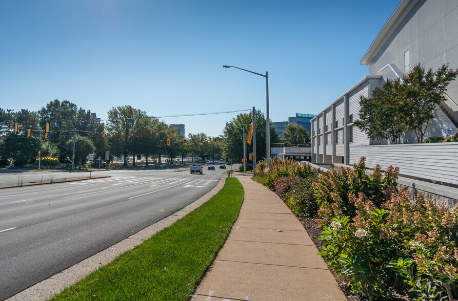1800 W International Dr, McLean, VA à louer - Photo du bâtiment - Image 3 de 6