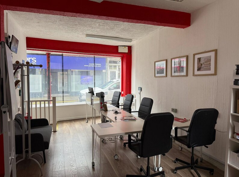 92 Nolton St, Bridgend à louer - Photo intérieure - Image 2 de 2