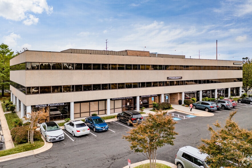 131 Elden St, Herndon, VA for sale - Building Photo - Image 1 of 30