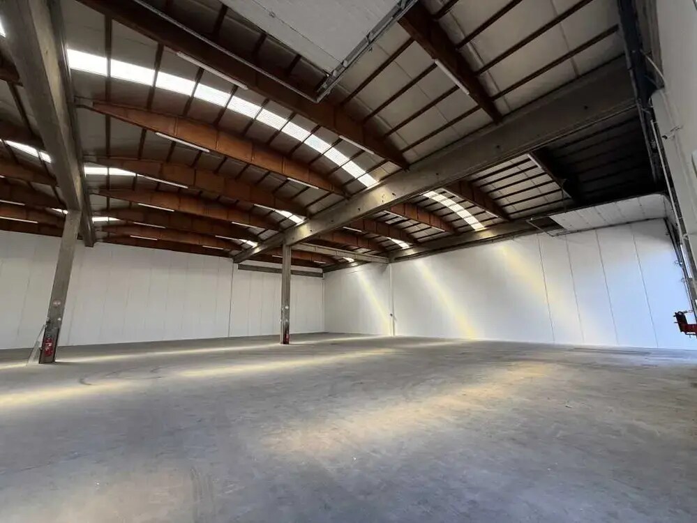 Office in Saint-Priest for lease Interior Photo- Image 1 of 4