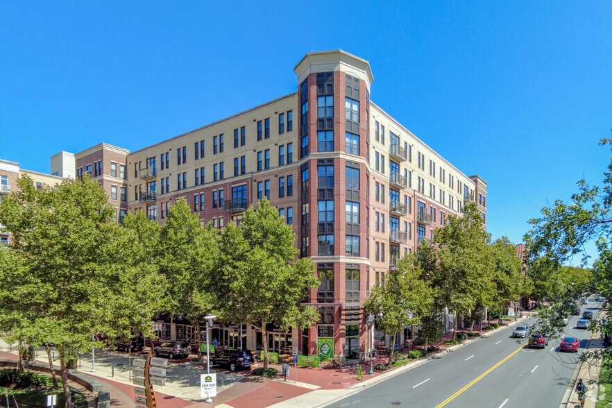 444 W Broad St, Falls Church, VA for lease - Building Photo - Image 2 of 6