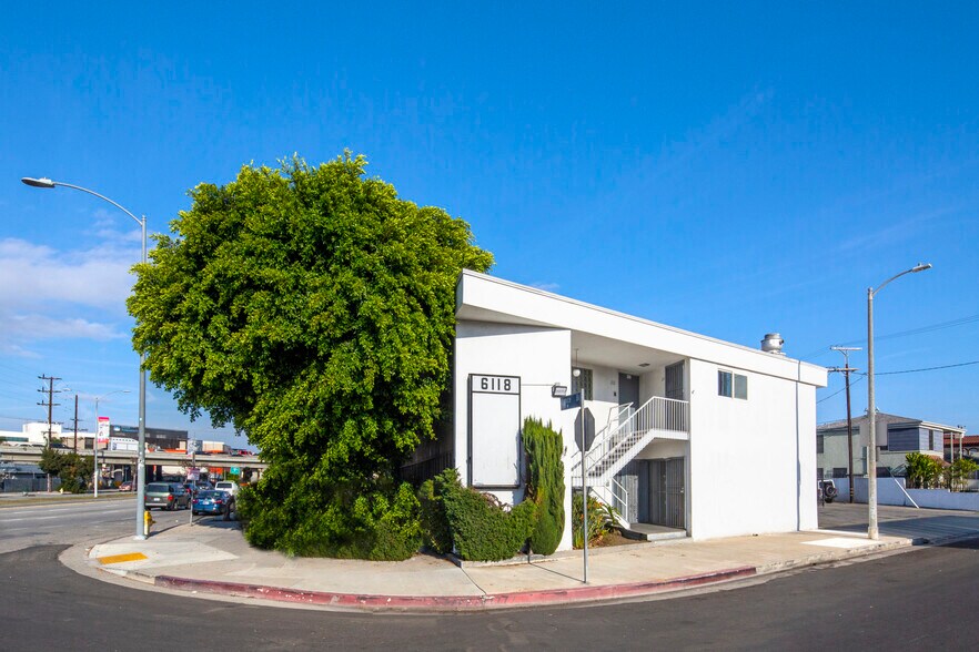 6118 Venice Blvd, Los Angeles, CA à louer - Photo du bâtiment - Image 2 de 7